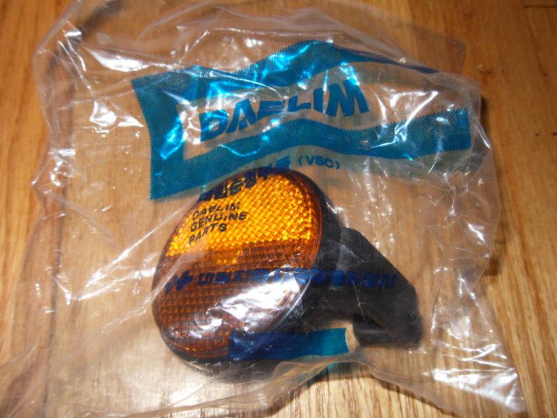 Daelim scooter  - front left orange reflector - 3375a-se1-ma00 - new