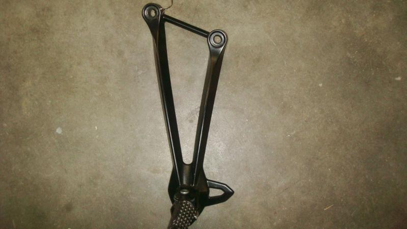 09 kawasaki zx-6 zx6 rear left passenger peg and bracket