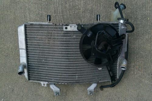 2003 2004 suzuki gsxr 1000 radiator w/fan oem 03 04