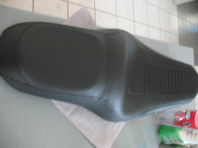 Harley 2007 low rider factory seat  new was 149.99   save