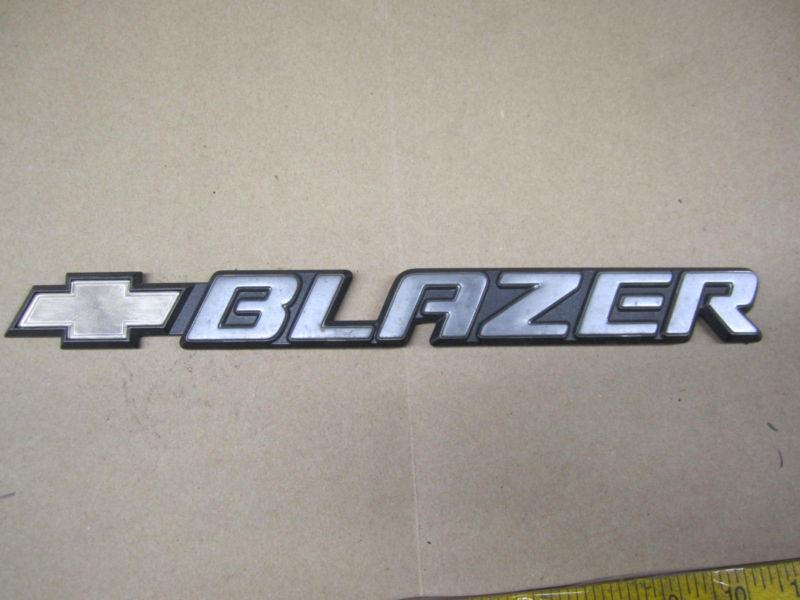 Chevy chevrolet blazer emblem ornament " blazer " w/ emblem