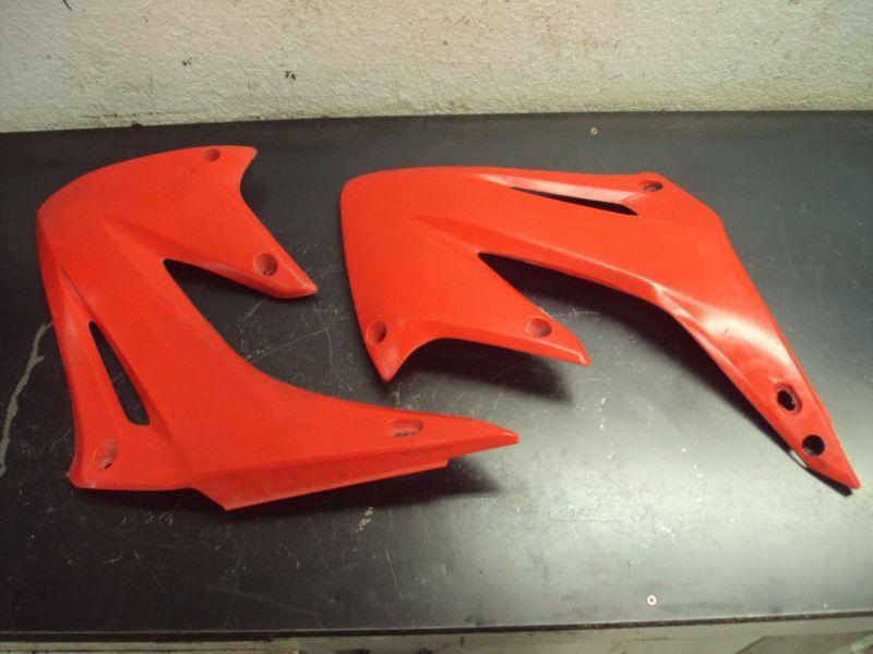 2002 02 honda cr250r cr 250  r motorcycle radiator shrouds plastic red panels