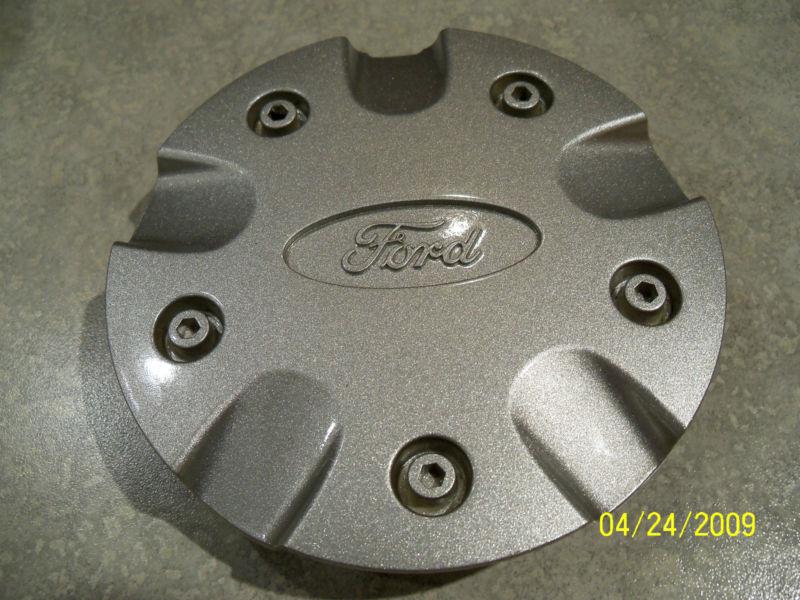 Oem 2000 - 2004 ford focus center cap part number: 2m51-1130-ba (#839)