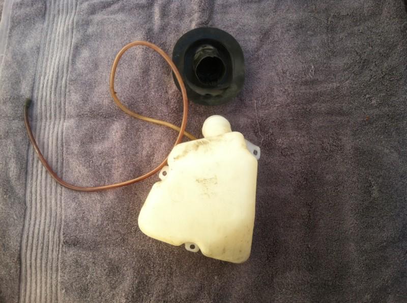 82-89 volkswagen scirocco 16v oem rear washer fluid container & motor **tested**