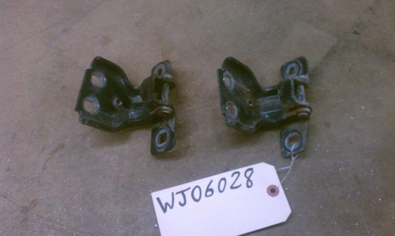 99,00,01,02,03,04 jeep grand cherokee rear door hinge set (left or right)