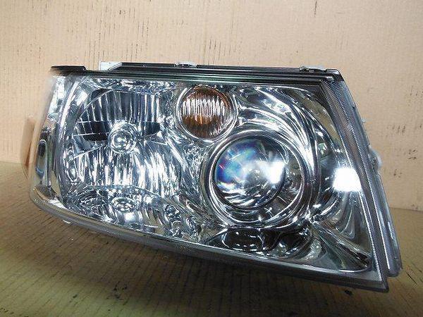 Nissan bassara 2001 right head light assembled [0910800]