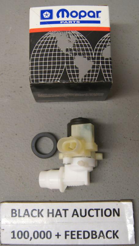 Nos oem genuine mopar 04723306 windshield washer pump   bls-4936