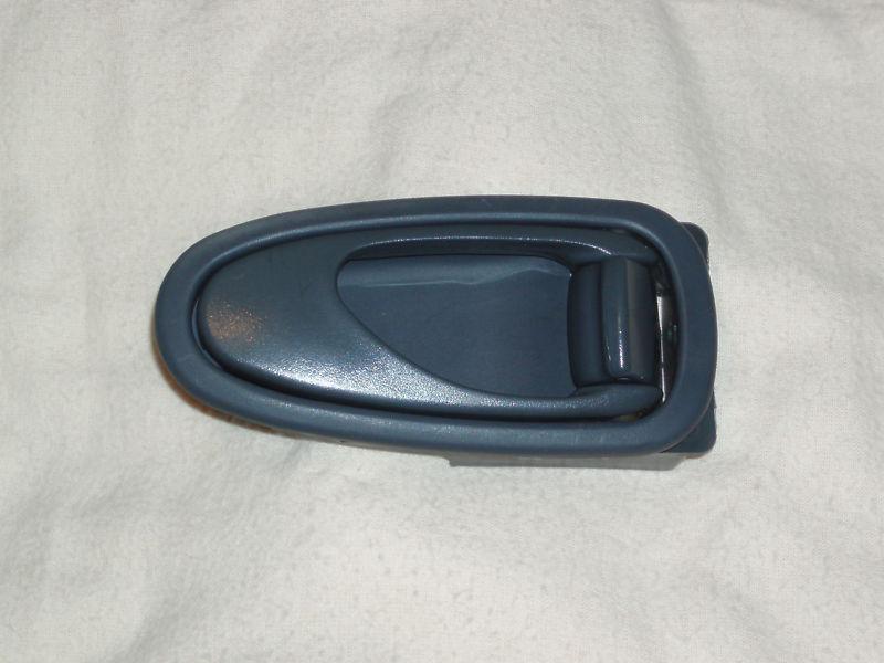 Daewoo leganza inside handle frt right door gray with free s/h 1998-2002