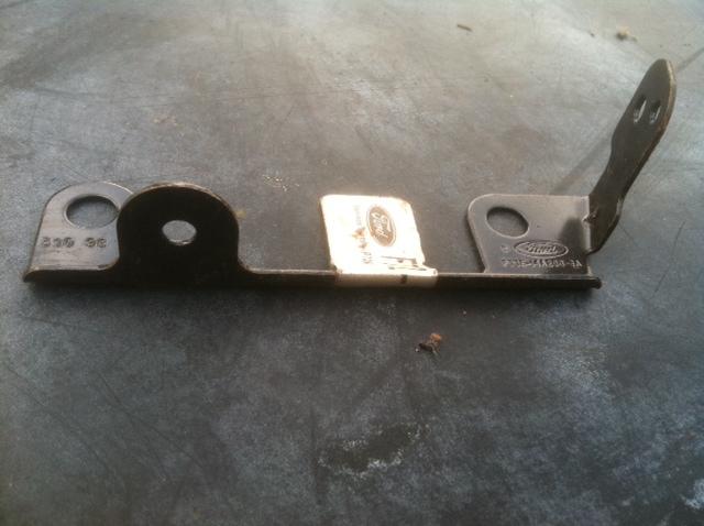 Ford bracket f77z-14a206-ba