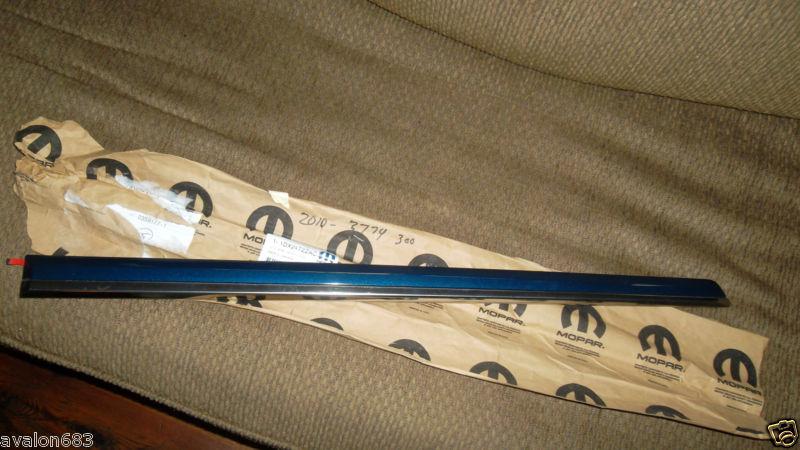 2008- 2010 300 charger magnum right rear door molding blue oem 1-1dx24tzzac