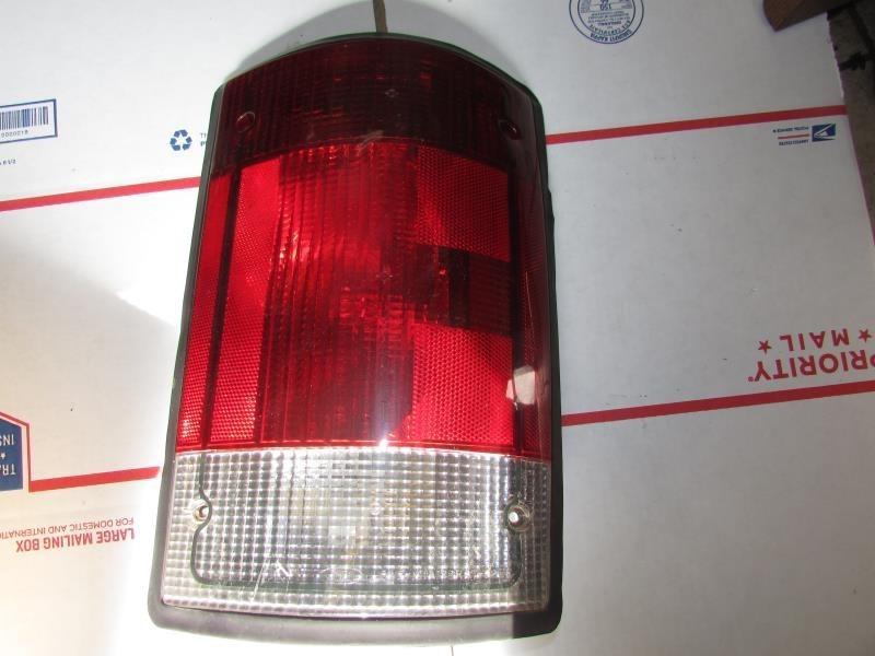 95 96 97 98 99 00 01 02 03 04 ford e150 passenger right rh r. tail light 20415