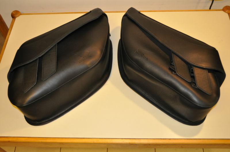 Honda motorcycle black leather saddlebags part #08l56-mck-a00 (new part)