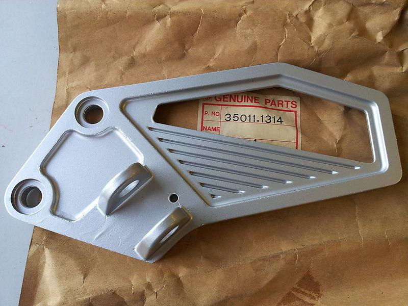 Kawasaki zx750 ninja gpx 750 87-90 foot peg bracket l.h. 35011-1314 nos