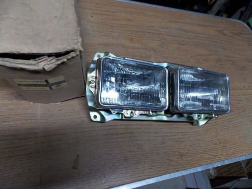 Nissan headlight lamp assembly nos 26060-14woo