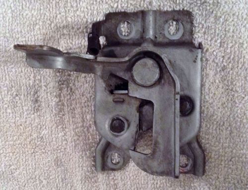 Oem geo metro lsi 2 dr hatchback hood latch good serviceable condition