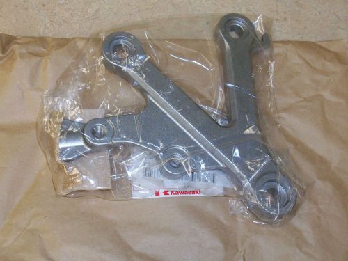 New oem kawasaki right footpeg foot peg bracket 2003 2004 zx636 zx 636 600 k1 m1