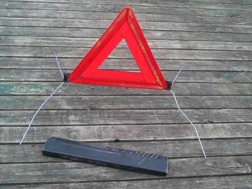 Volvo 240 factory safety triangle 242 244 245 140 264 265 caravan