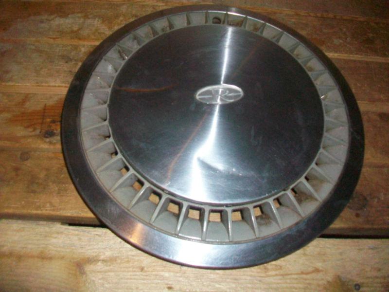 * 14 inch factory hubcap - buick riviara, etc. , - 1986-1995