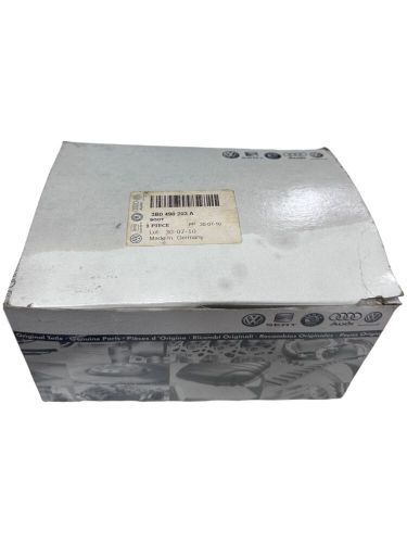 Genuine volkswagen 3b0498203a boot **sale**