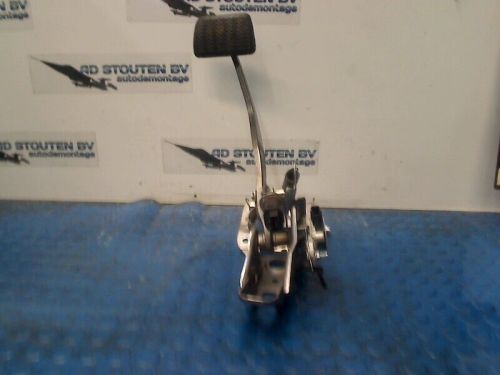 2013 toyota auris touring sports (e18) 8951047050 brake pedal brake pedal-