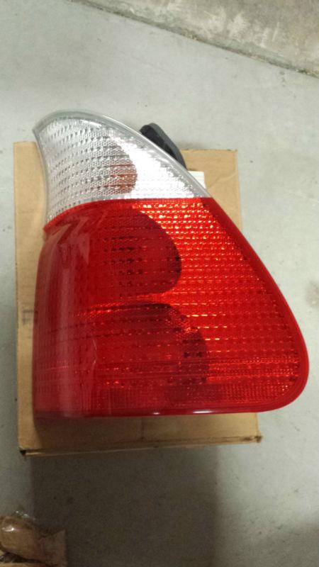 Bmw x5 right rear tail lights