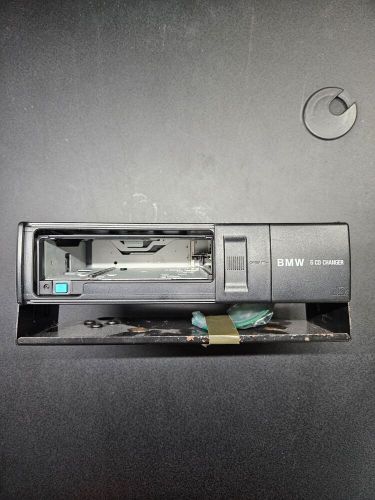 Bmw e36 series 6 disc cd changer w/bracket and magazine part # 82 11 1 469 404