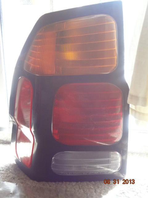 2000-01-02-03-04 mitsubishi montero sport left tail light driver side brake 