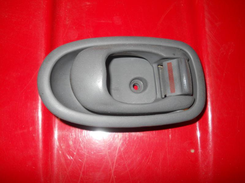 96-2000 hyundai elantra gray passenger side door handle