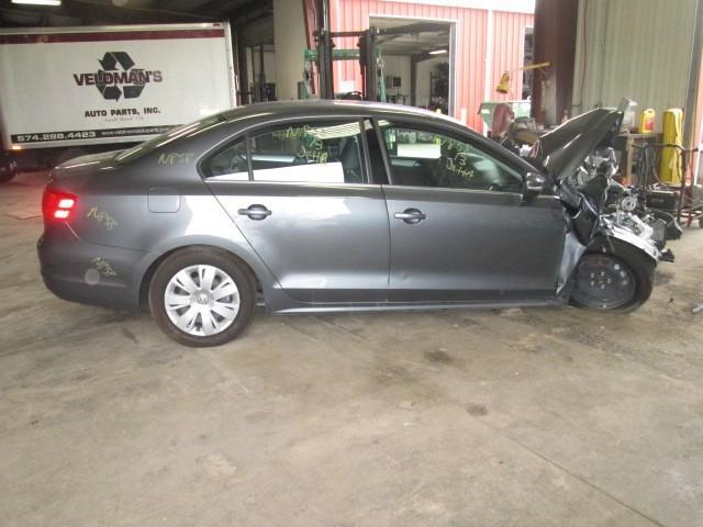 11 12 13 vw jetta left/driver front seat 866118