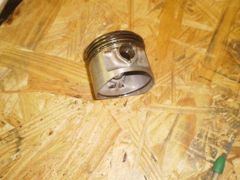 Honda cb550 piston w/ pin, pin retainers  & rings,   engine crankshaft rod