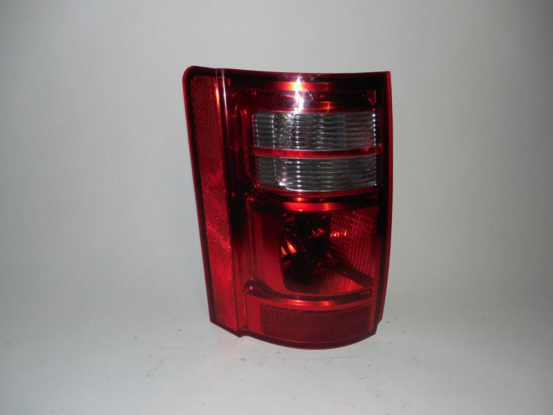 08 09 2010 dodge caravan oem left tail light nice!