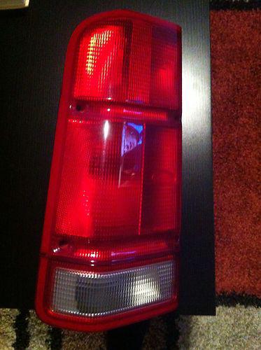 Landrover discovery 2001 rear left drivers side tail light