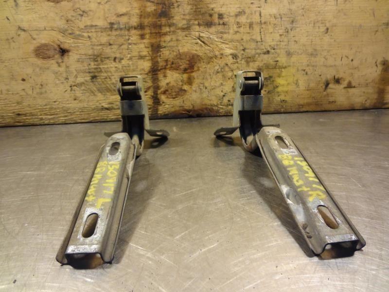 79 80 81 82 83 84 85 86 87 88 89 90 91 92 93 mustang pair of hood hinges 208276