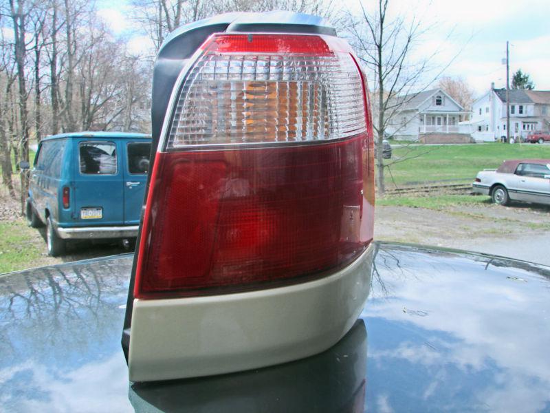 2001 2002 forester tail light assembly complete rh gold mldg.