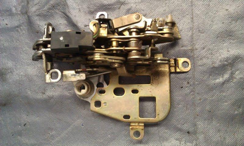 Mercedes  w124 rear panel door lock mechanism 1247401235