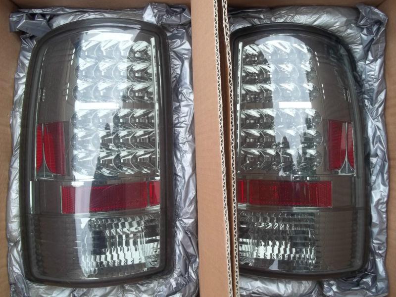 Spyder smoke led tail lights chevy suburban/tahoe/yukon/denali 2000-2006