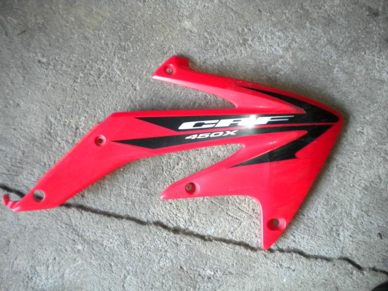 Honda crf 450 radiator/gas tank shroud (right side)