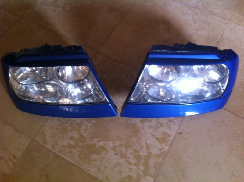 99 00 01 02 jeep grand cherokee limited  left and right headlight