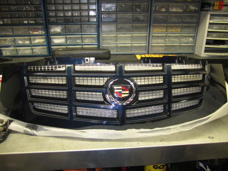 2007-13 cadillac escalde front grill oem brand new