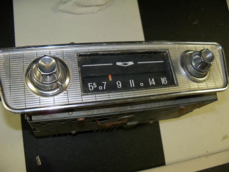 Working original 1960 chevy corvair am radio gm delco serviced 988062 with bezel
