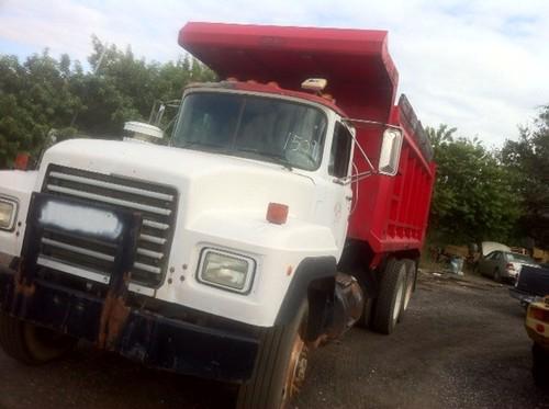 1992 mack rd690s 076.106 original mileage