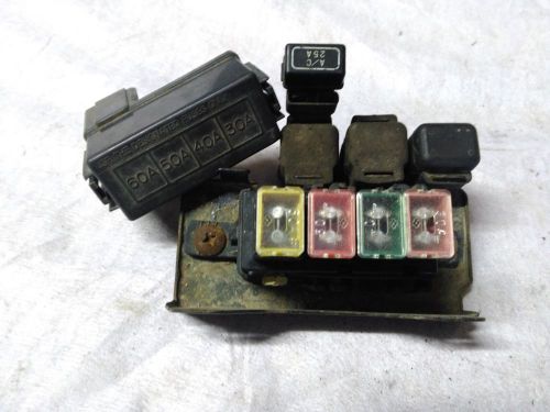 Geo tracker suzuki sidekick 1.6 l 16 valve fuse block (under hood)