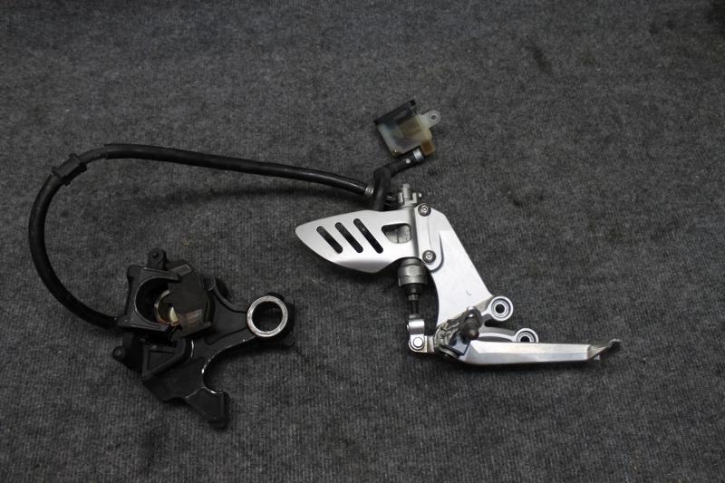 2007 gsxr 600 750 right rear set rearset peg master and caliper 06 07