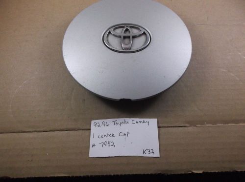 Toyota camry silver wheel center cap 92-96  factory oem p/n 7952 hub cap k32