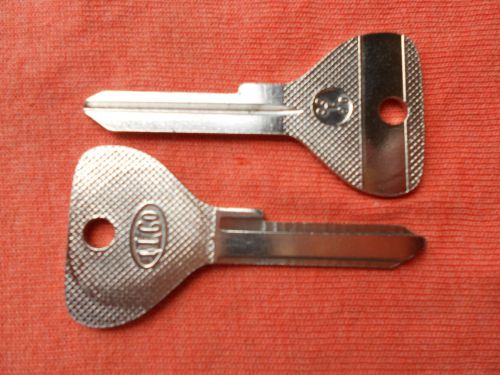 2 vintage opel key blanks 1971 - 1977 (op11)