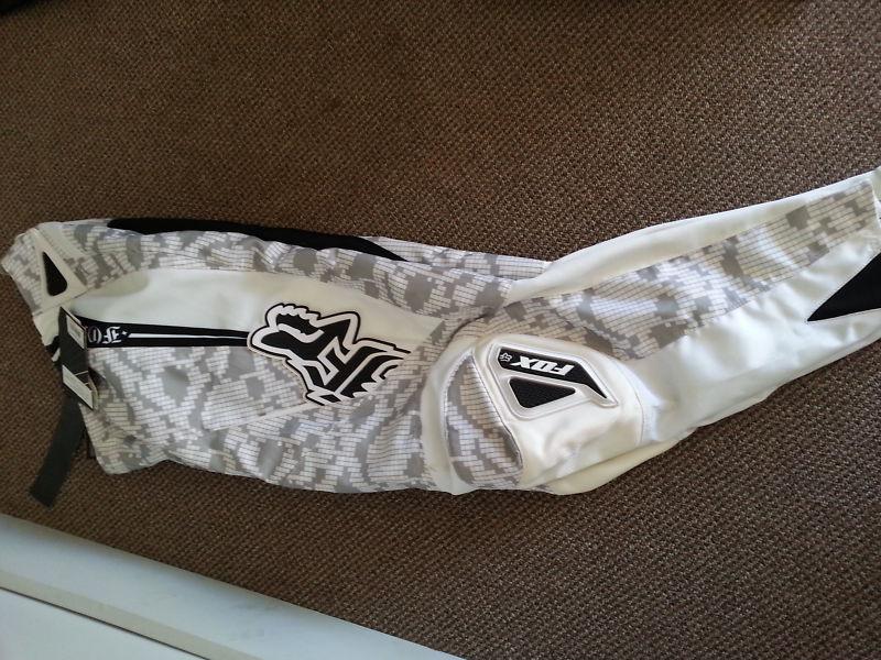 *new* fox  180 boys dirtbike riding pants size 28 black and white