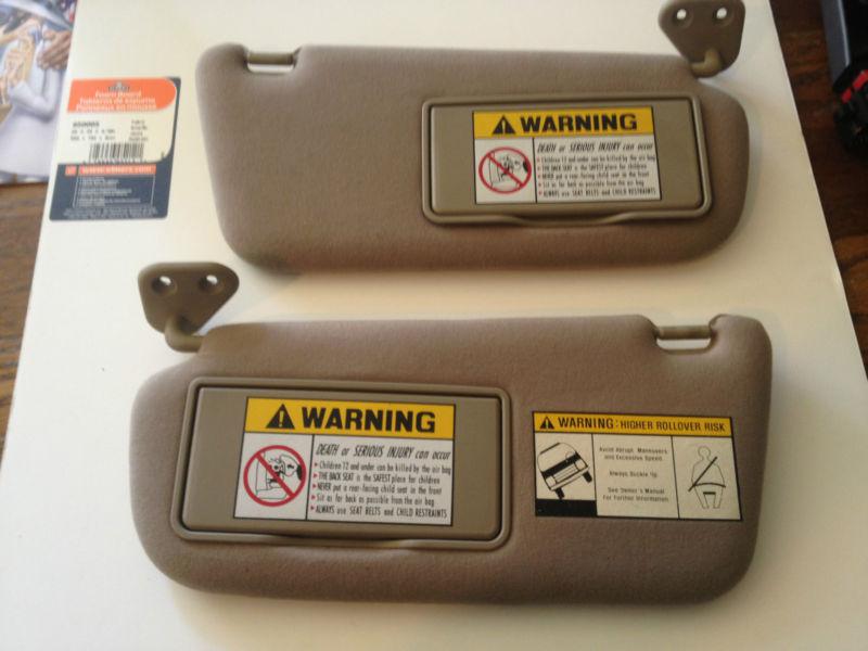 Pair 2001 - 2006 hyundai sante fe factory sunvisors neutral color used 02 03 04