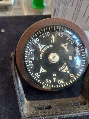 Vintage ritchie  brass bezel and mouuntin base  compass stateroom/cabin. ex cond