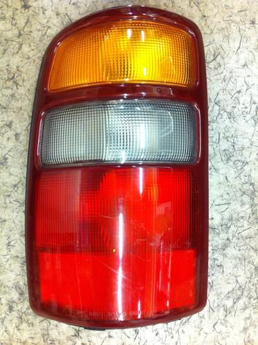 Driver tail light 00-03 chevy gmc suburban tahoe yukon 16525375