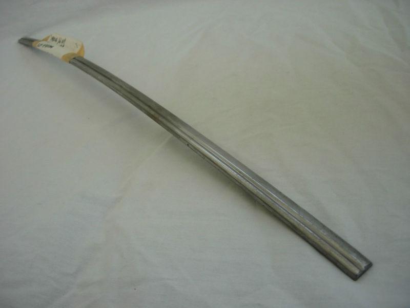 Nos 1942-47  chevrolet  sedan delivery, coupe, convertible upper door moulding